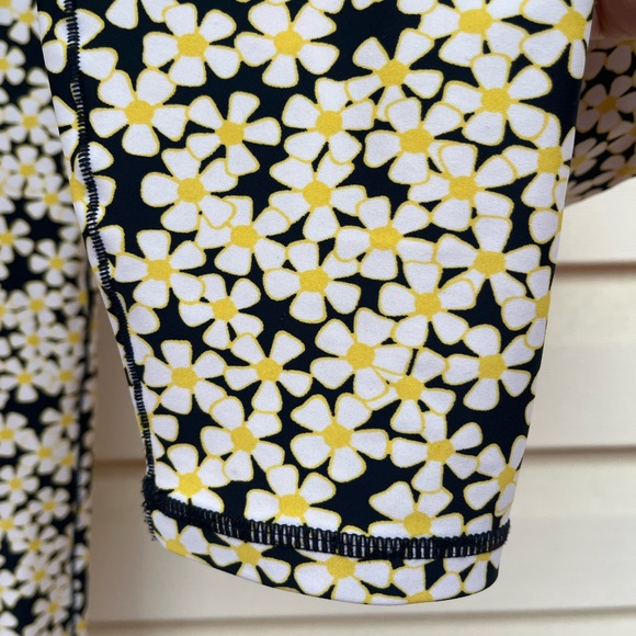 Weissman Floral (Daisies) Patterned High-Waisted Leggings, upper lined, Small - Picture 6 of 10